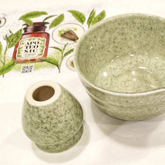 Bol Matcha y Soporte Chasen color verde moteado